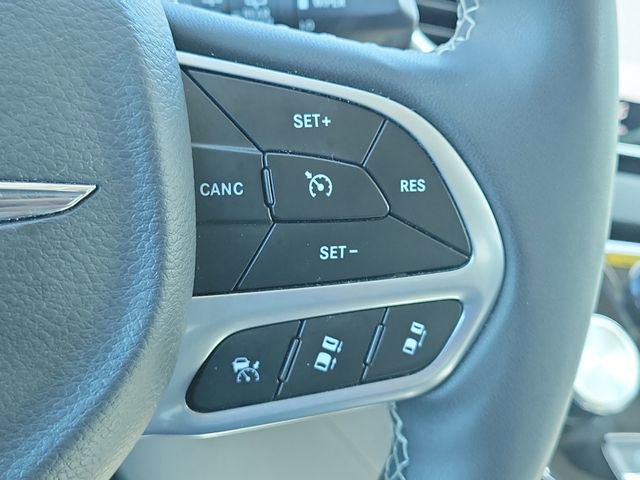 Used 2023 Chrysler Pacifica Touring-L FWD image 25