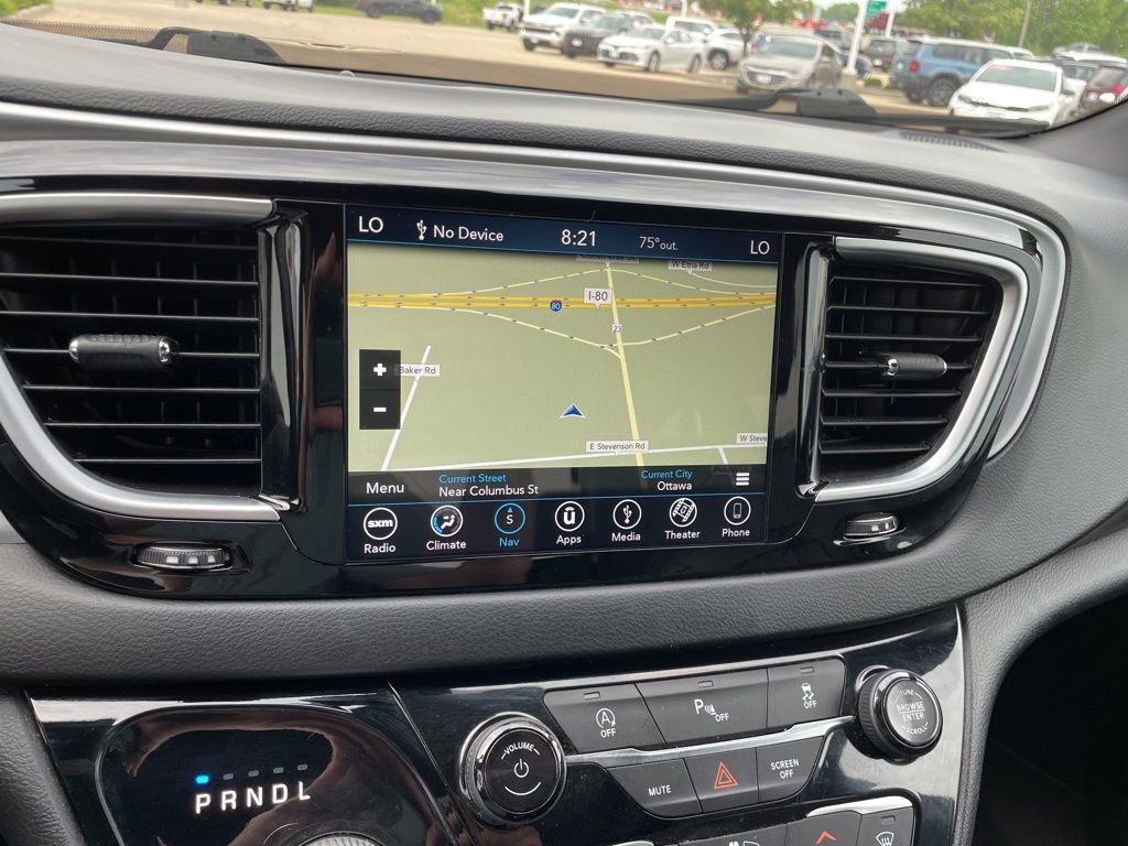 Used 2018 Chrysler Pacifica Touring-L Plus FWD image 21