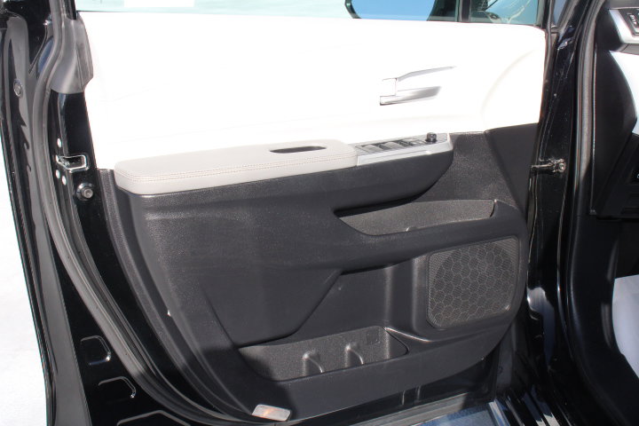 Certified 2025 Toyota Sienna XLE image 10