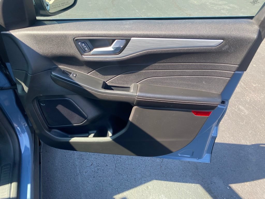 Used 2023 Ford Escape Platinum AWD/4WD image 35