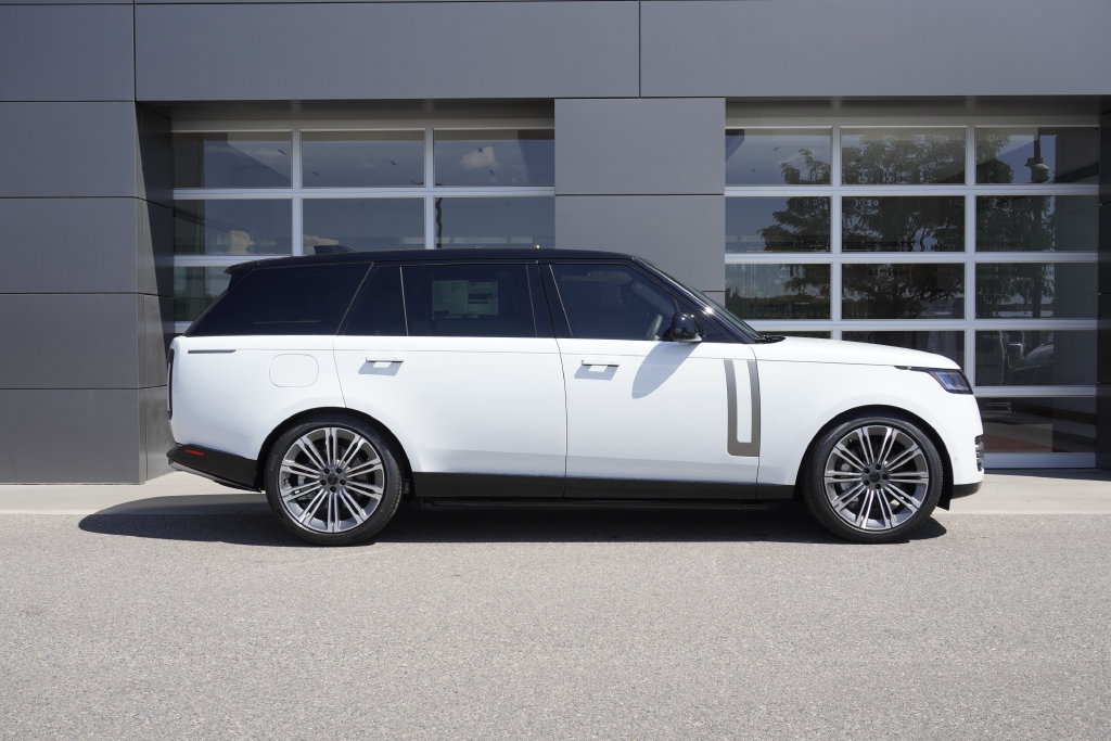 New 2026 Land Rover Range Rover Long Wheelbase SE AWD/4WD image 7