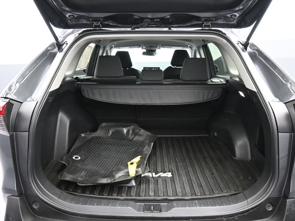 Certified 2022 Toyota RAV4 LE image 21