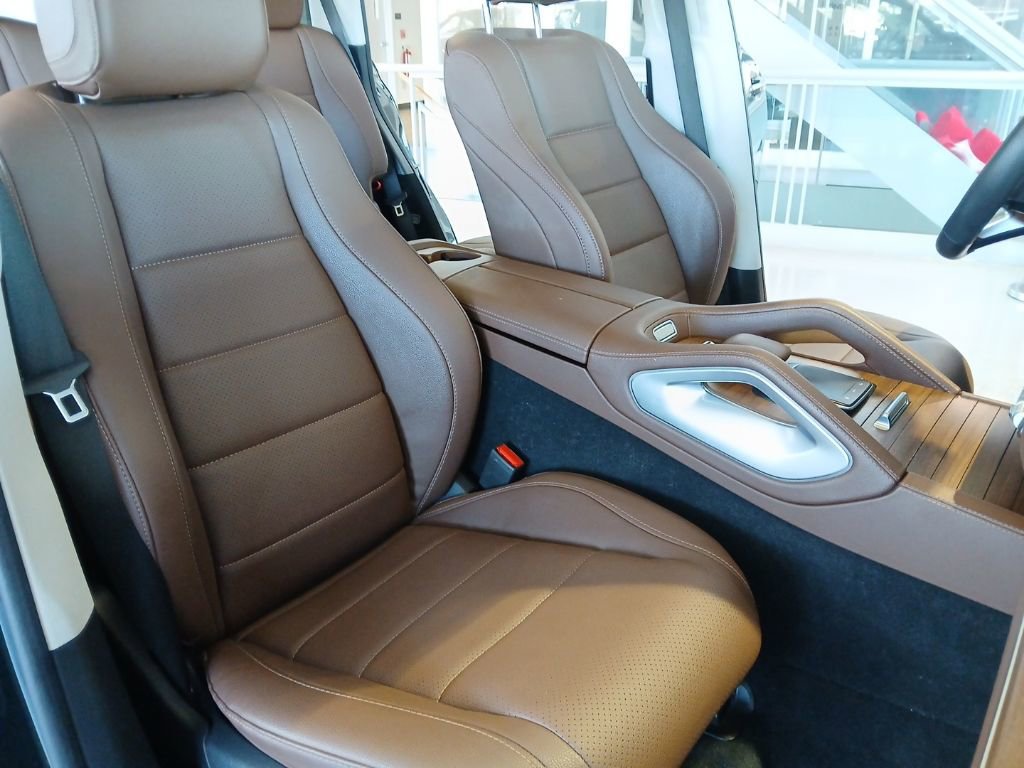 Used 2024 Mercedes-Benz GLS 450 4MATIC image 34