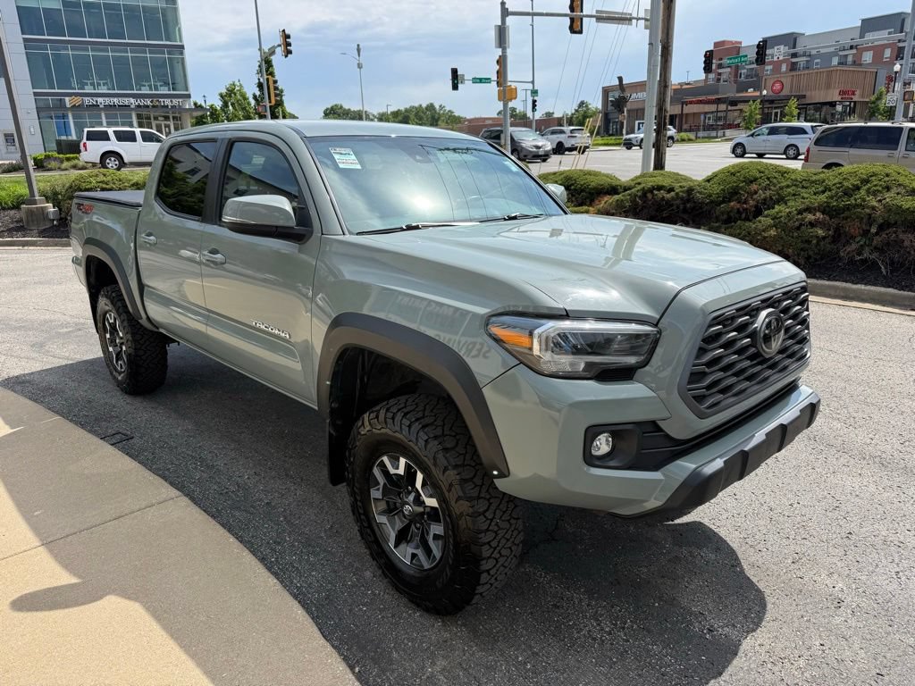 Used 2022 Toyota Tacoma TRD Off-Road AWD/4WD image 3