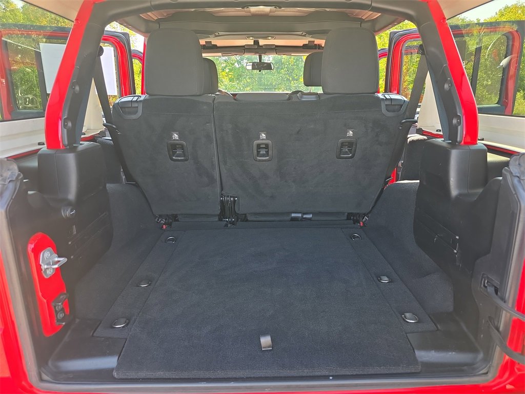 Used 2019 Jeep Wrangler Unlimited Rubicon w/ Cold Weather Group image 12