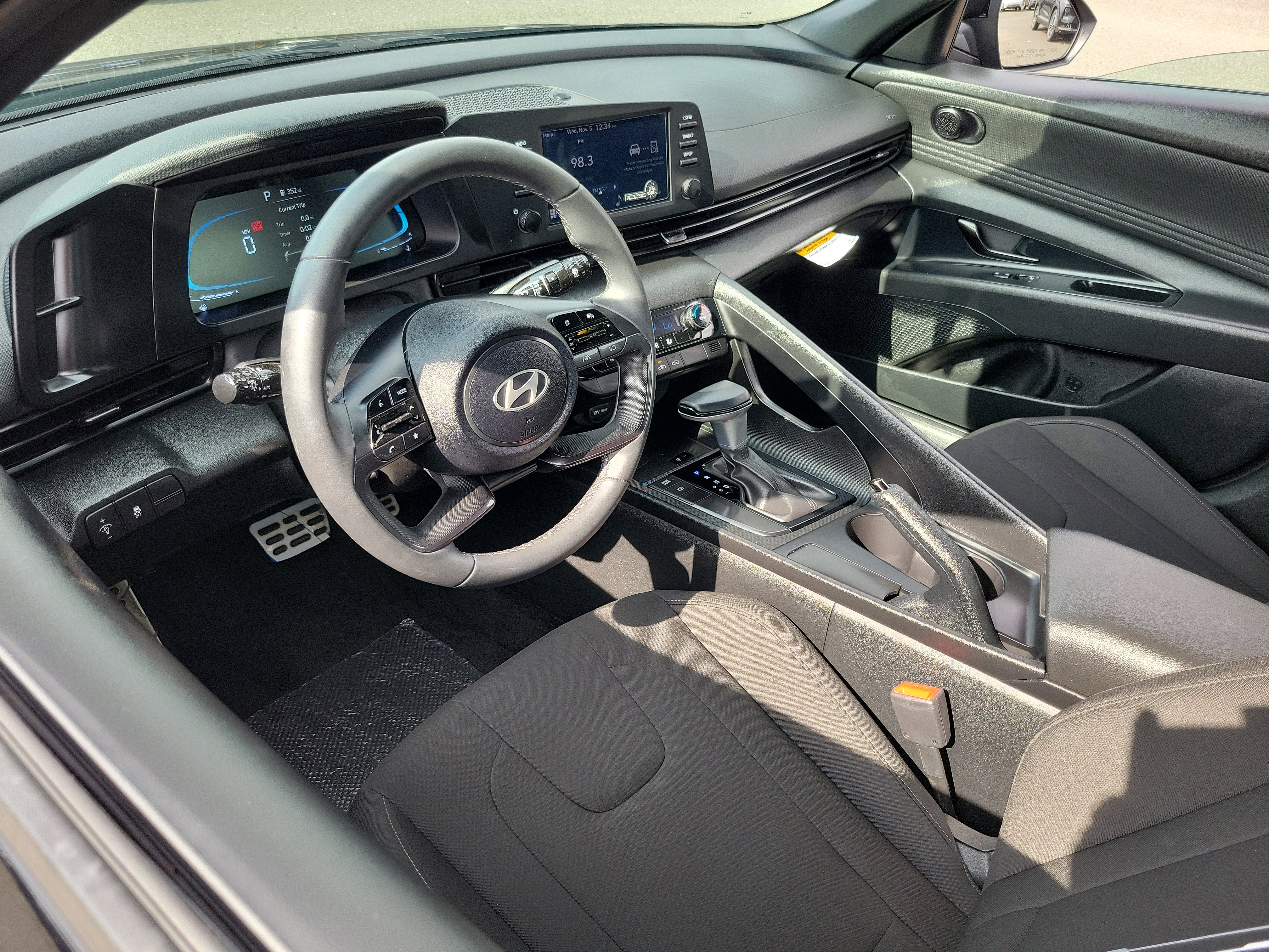 Certified 2025 Hyundai Elantra Sport w/ Cargo Package image 5