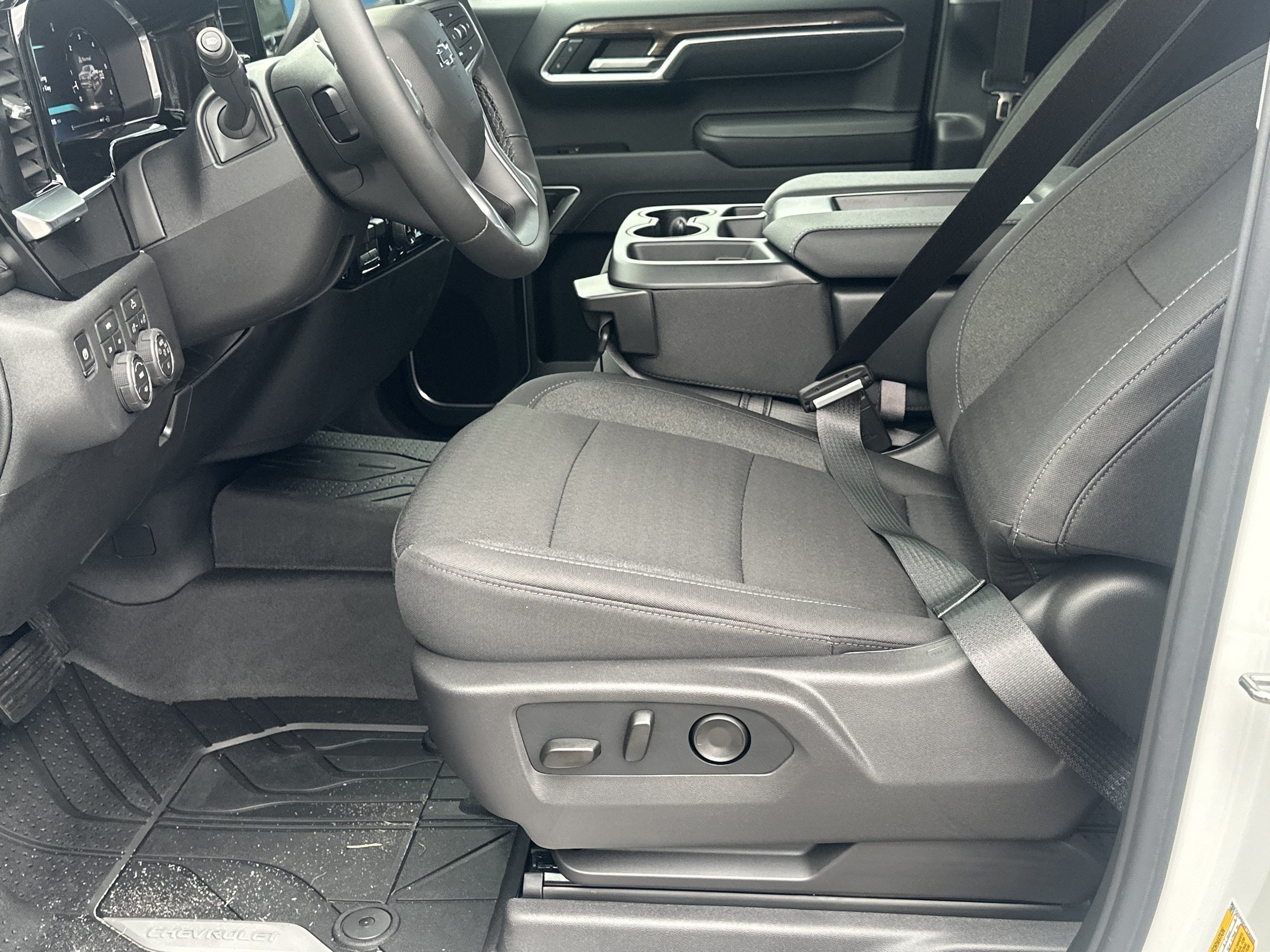 New 2026 Chevrolet Silverado 1500 RST w/ LPO, Dark Essentials Package AWD/4WD image 9
