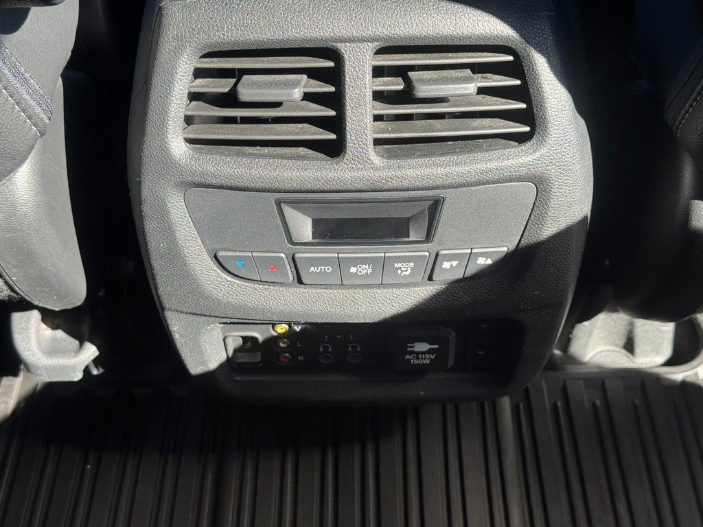 Used 2016 Honda Pilot Touring image 17