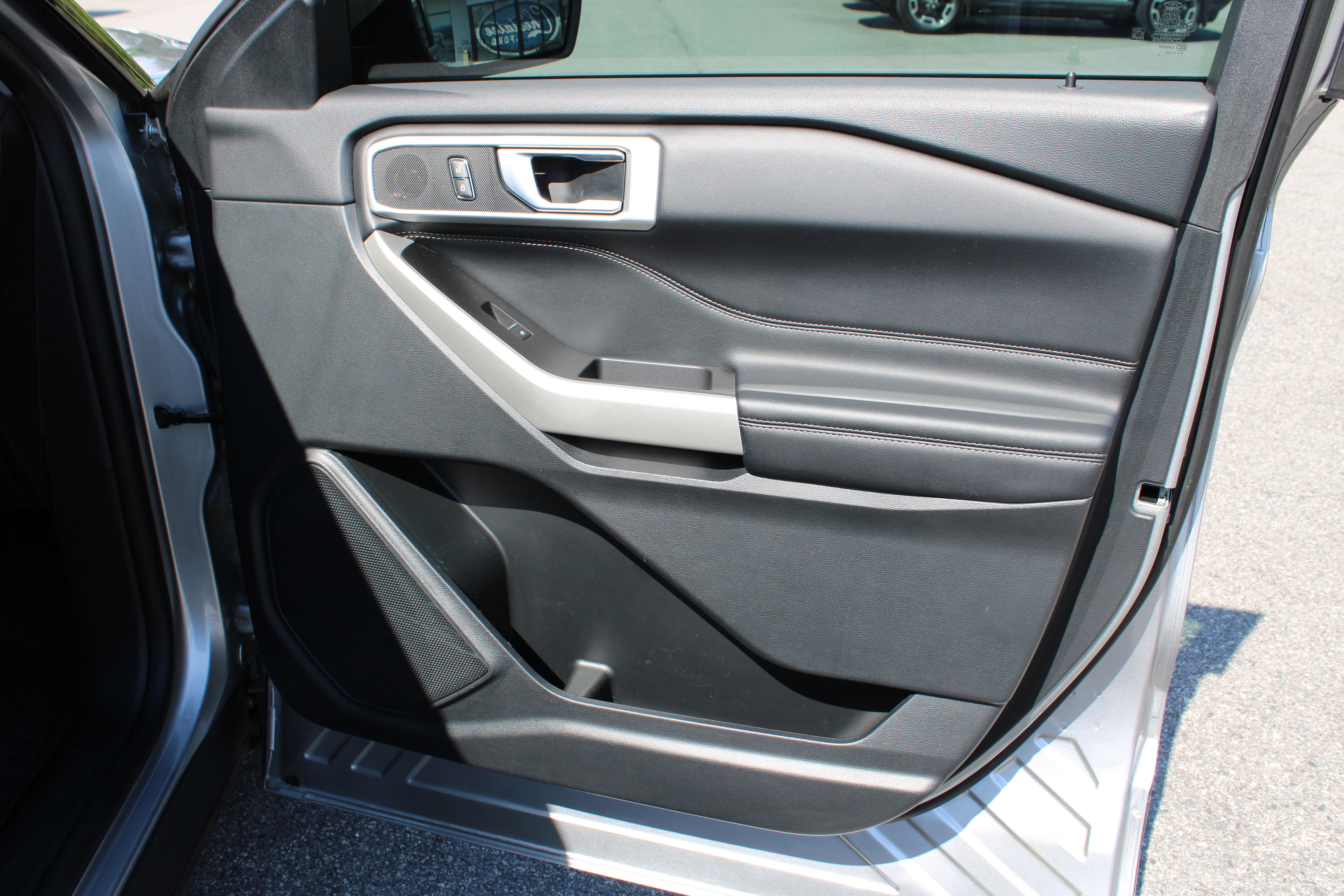 Used 2021 Ford Explorer XLT image 18