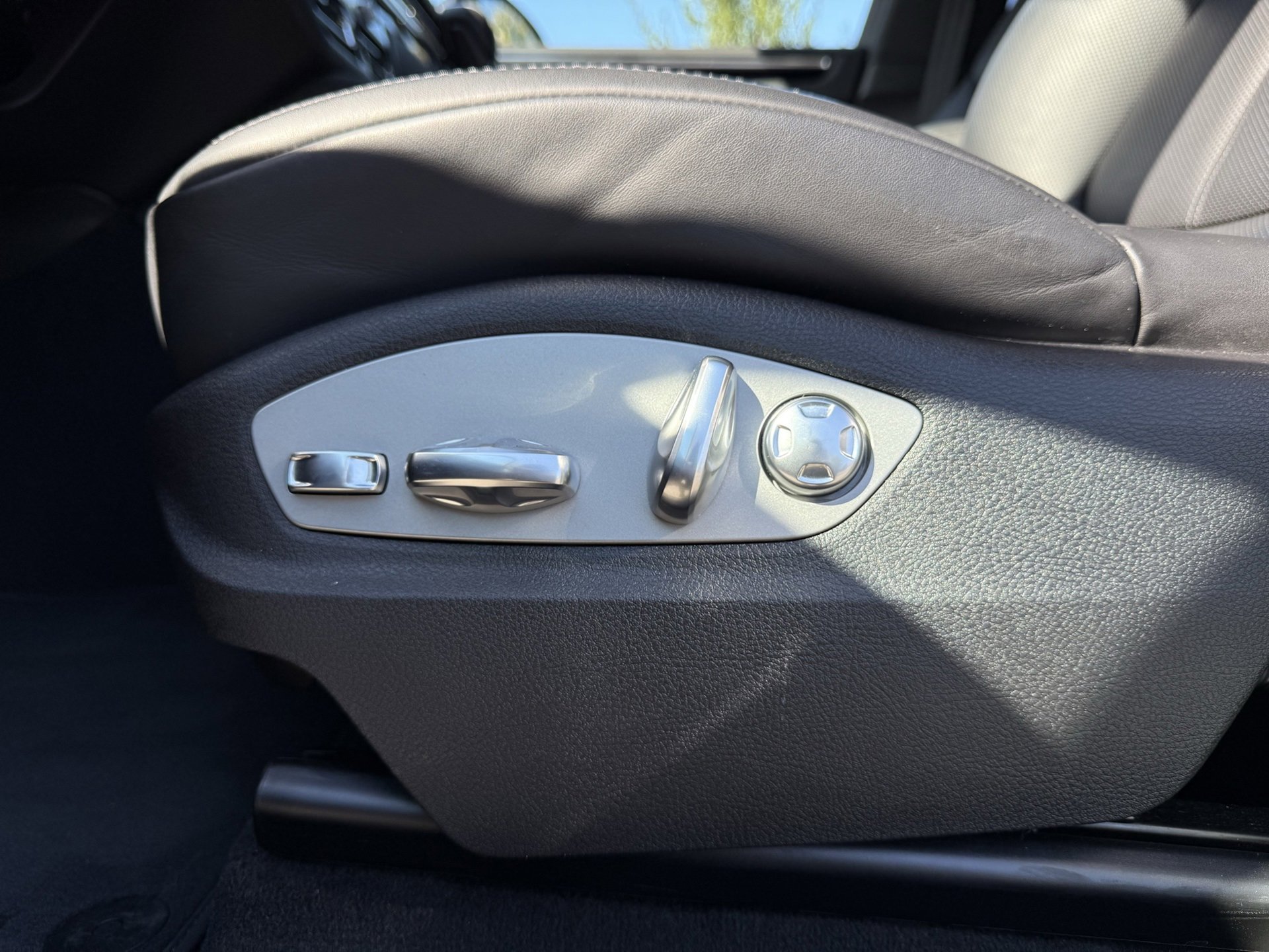 Used 2025 Porsche Macan image 28
