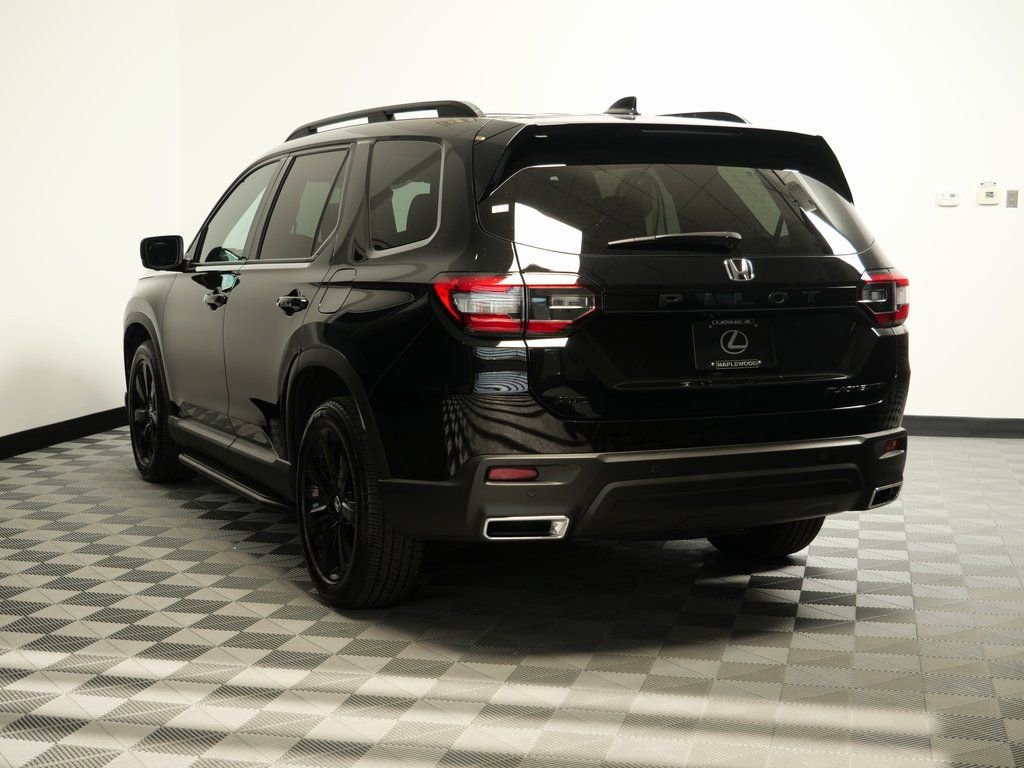 Used 2025 Honda Pilot Black Edition image 5
