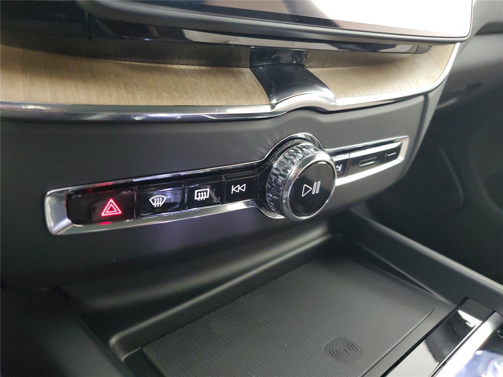 New 2026 Volvo XC60 B5 Plus w/ Protection Package Premier AWD/4WD image 30