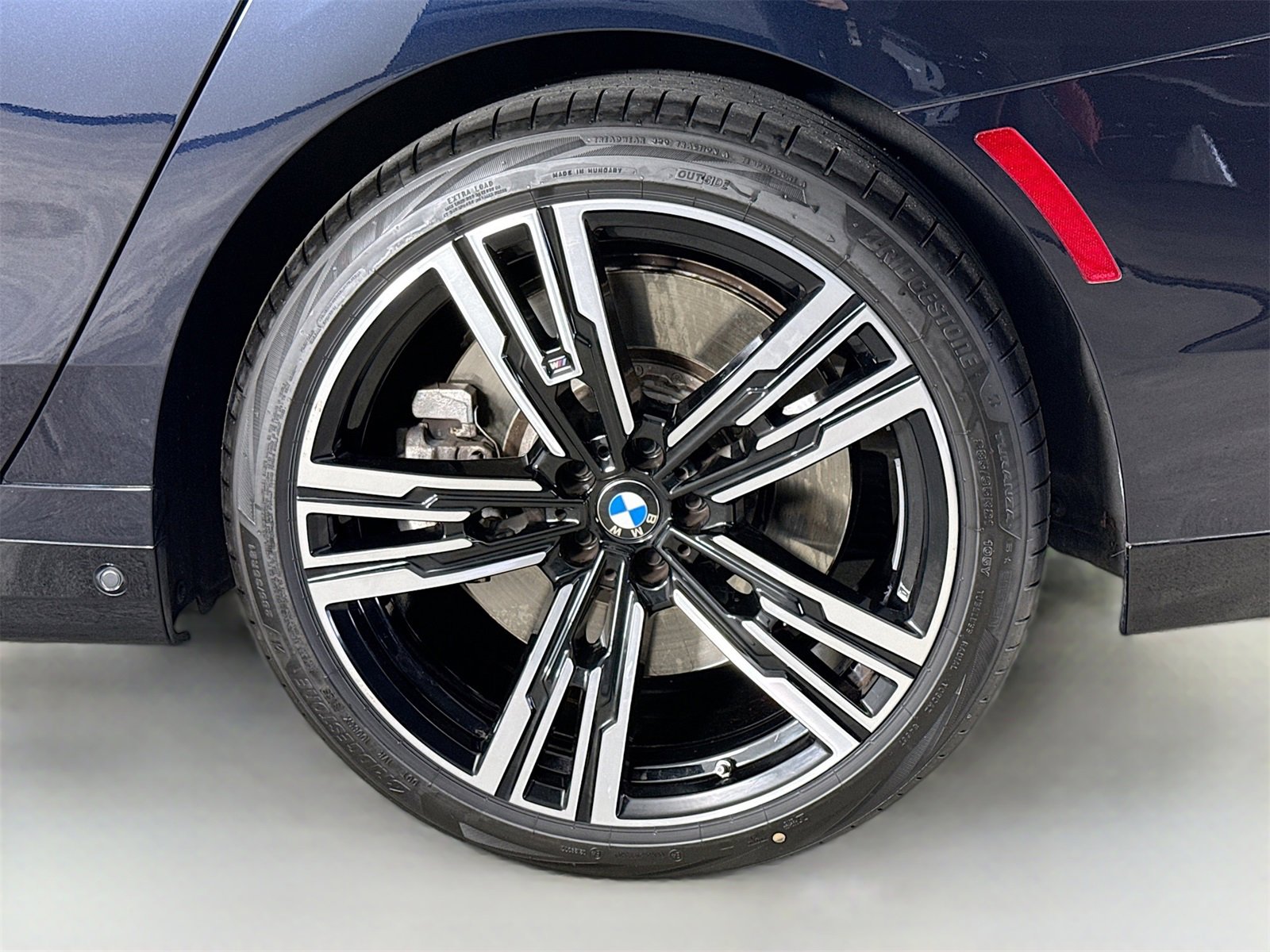 Certified 2023 BMW 760i xDrive w/ Executive Package image 33