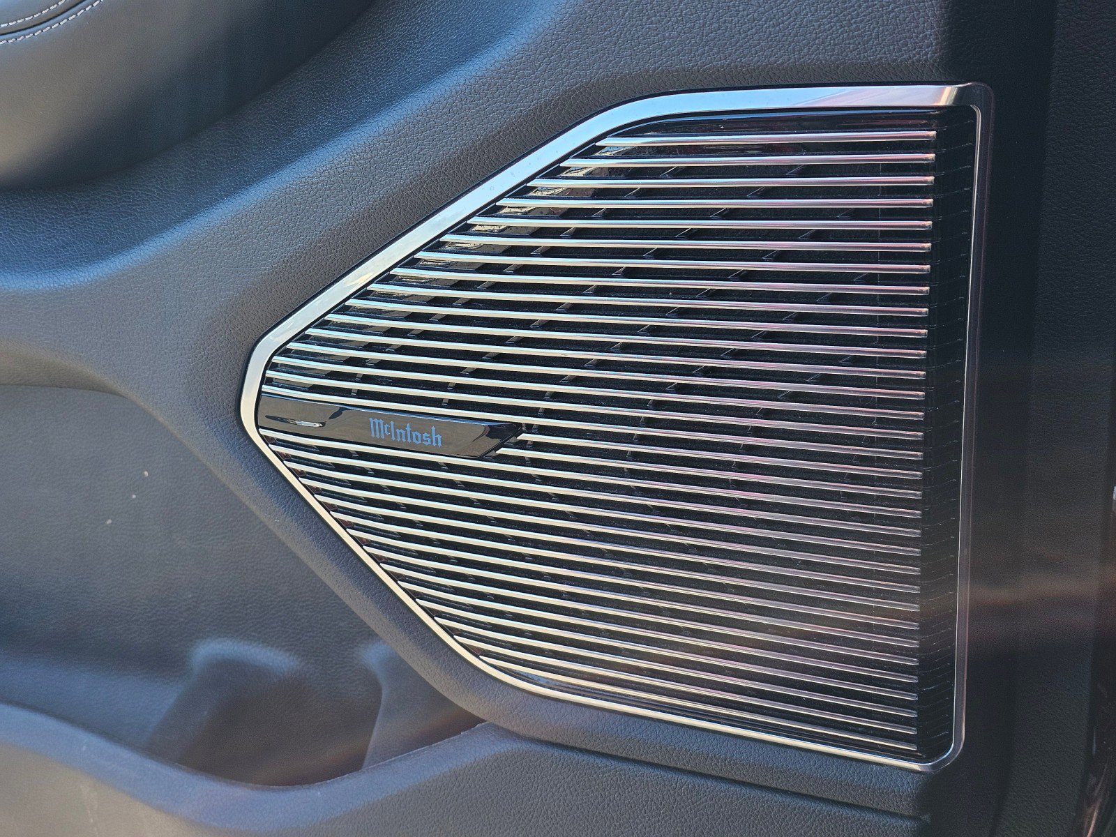 Used 2021 Jeep Grand Cherokee L Overland w/ MOPAR Finishing Package image 32