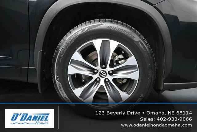 Used 2023 Toyota Highlander XLE AWD/4WD image 48