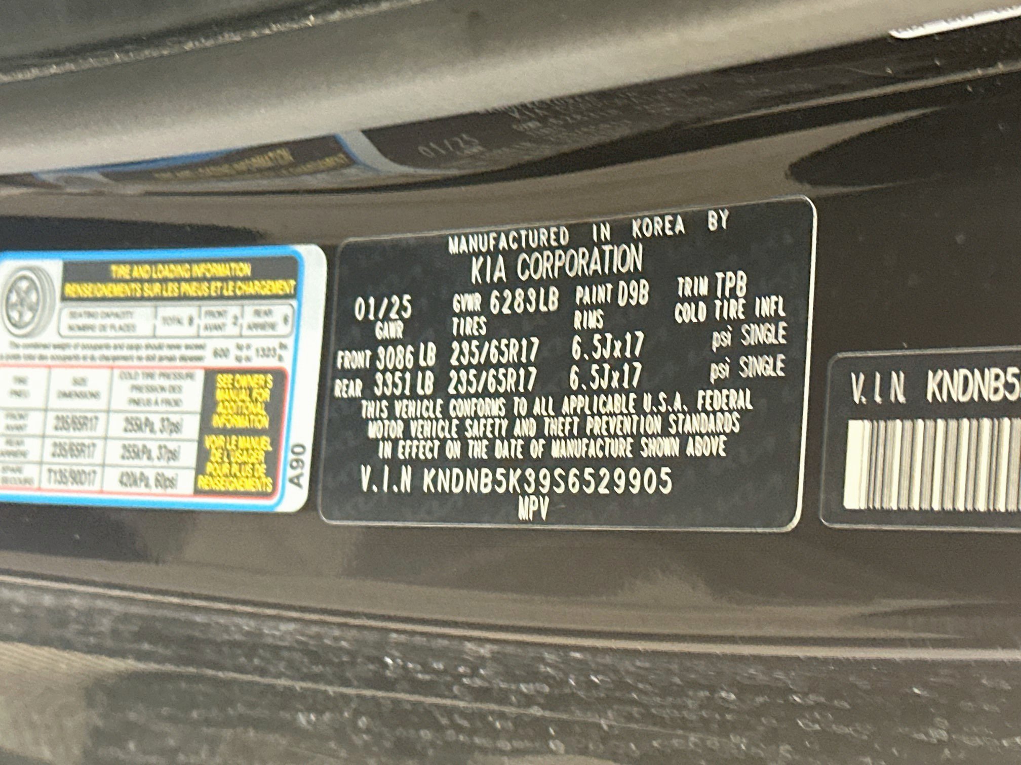 Used 2025 Kia Carnival FWD image 12