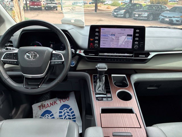 Used 2021 Toyota Sienna XLE FWD image 24