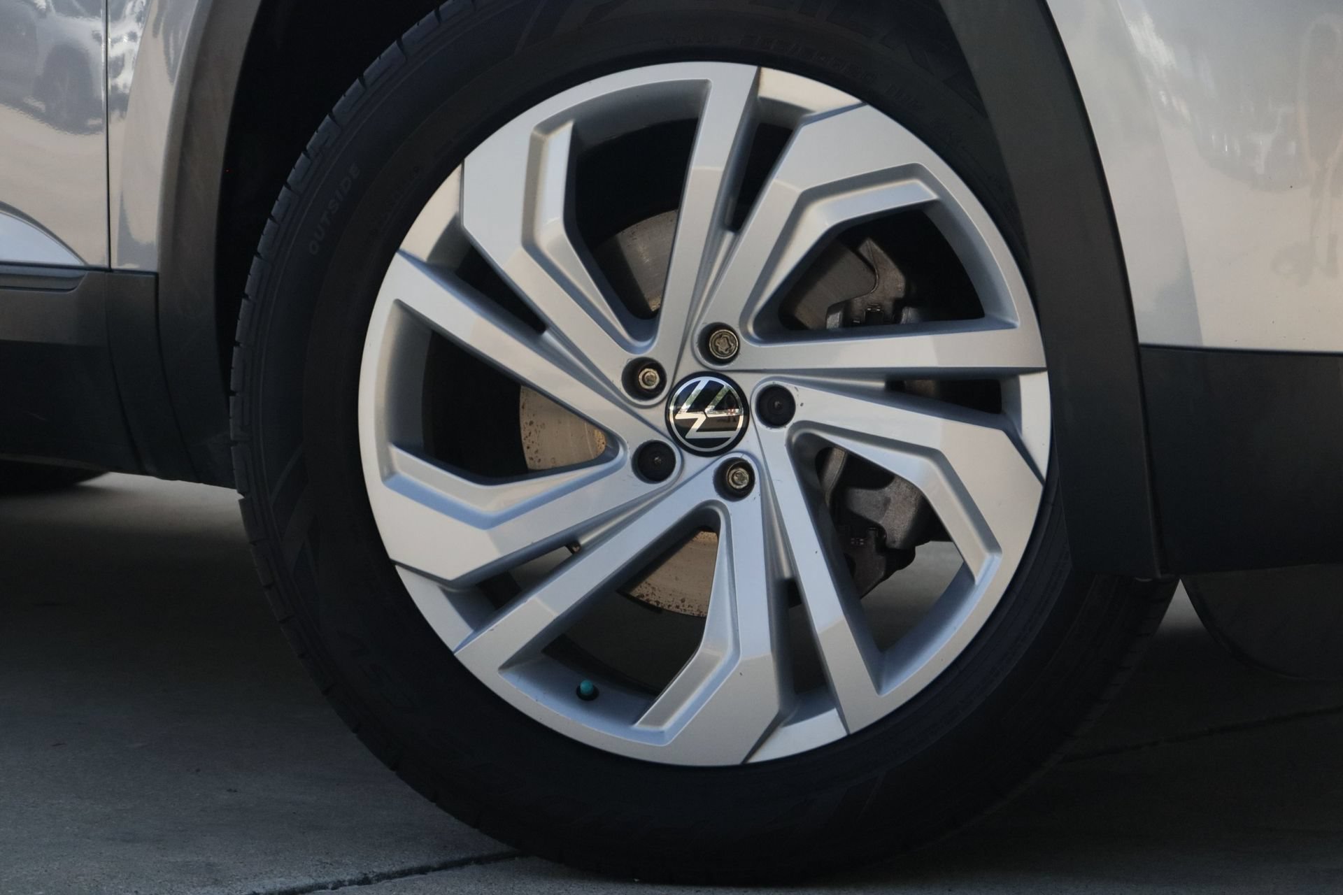 Used 2021 Volkswagen Atlas SE w/ Panoramic Sunroof Package FWD image 3