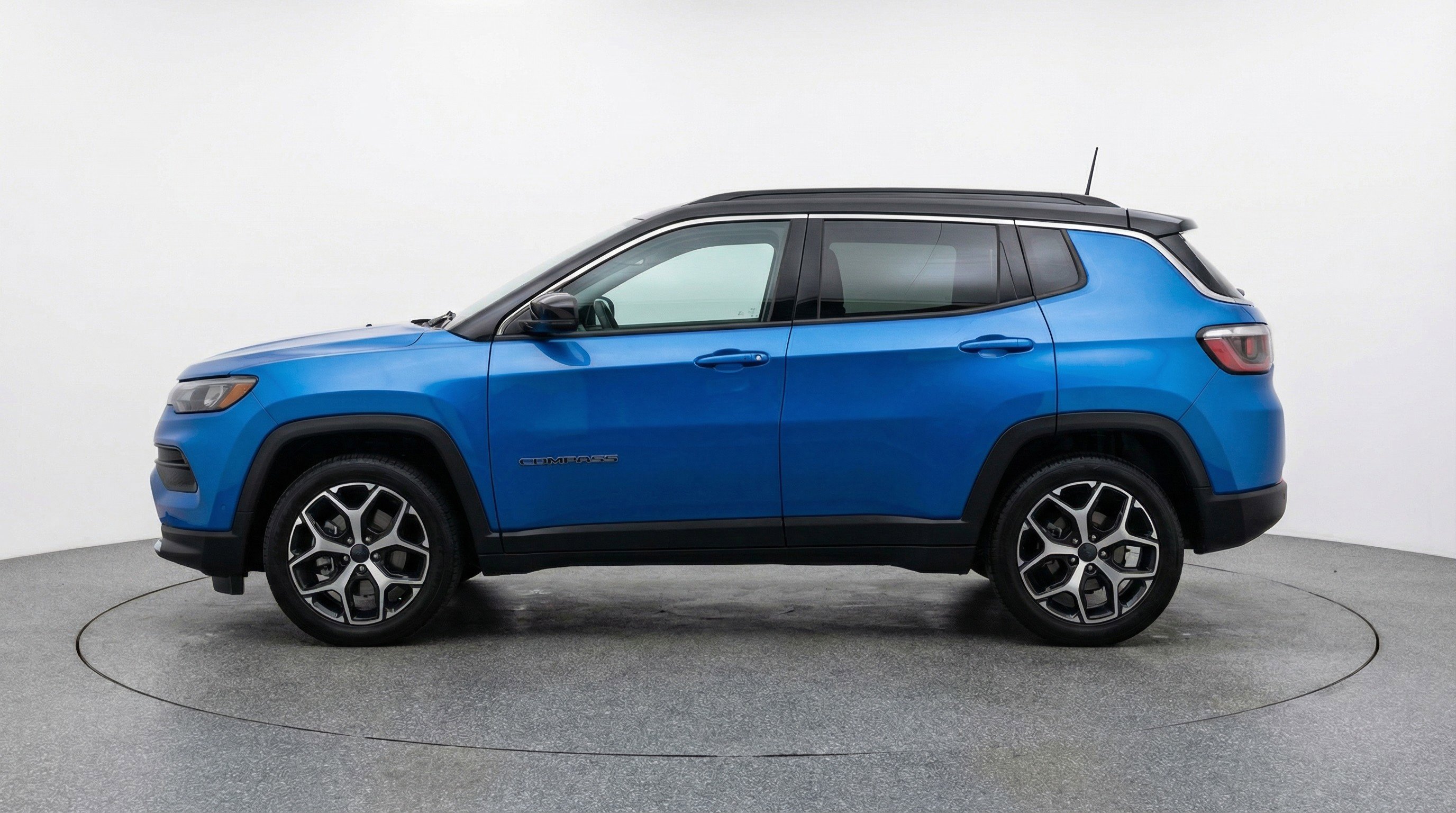 Used 2025 Jeep Compass Limited image 5