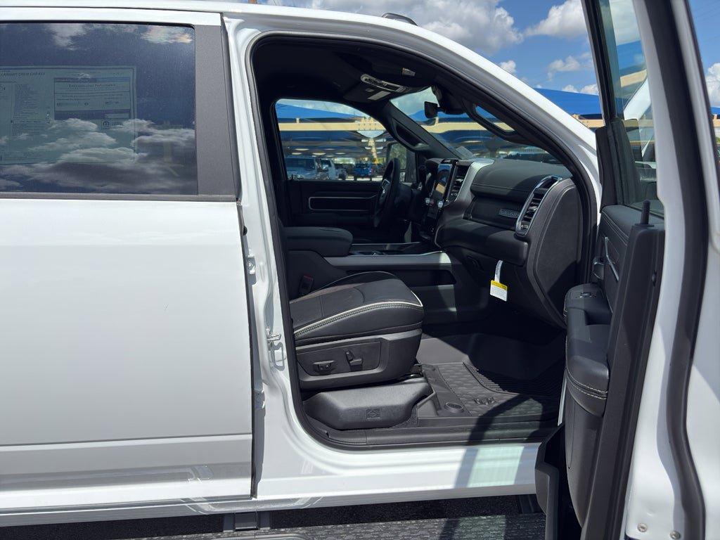 New 2026 RAM 2500 Laramie AWD/4WD image 23