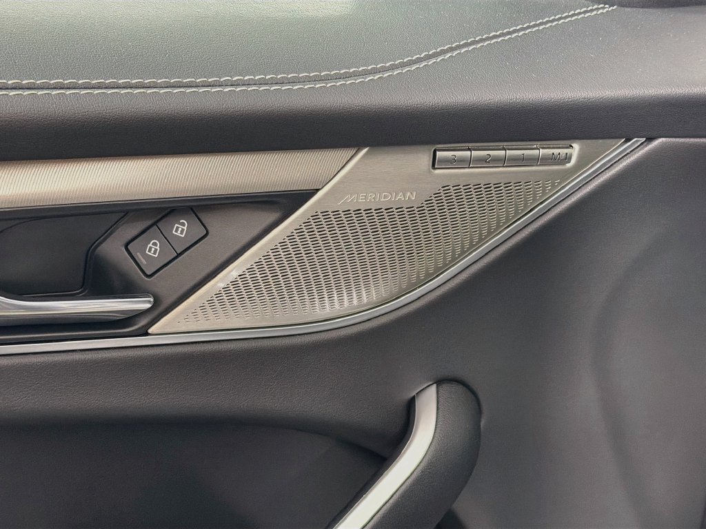 Certified 2026 Jaguar F-PACE R-Dynamic S AWD/4WD image 19