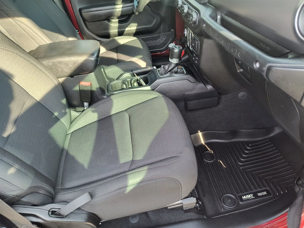 Used 2021 Jeep Wrangler Sport image 23