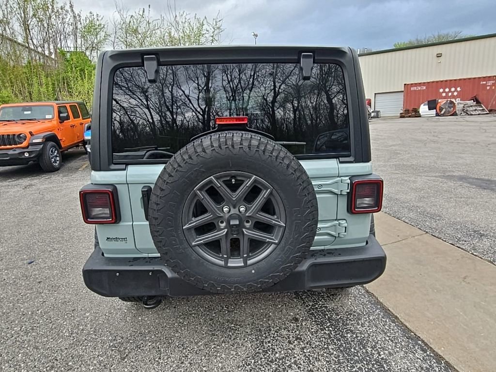 Used 2024 Jeep Wrangler Sport S image 6