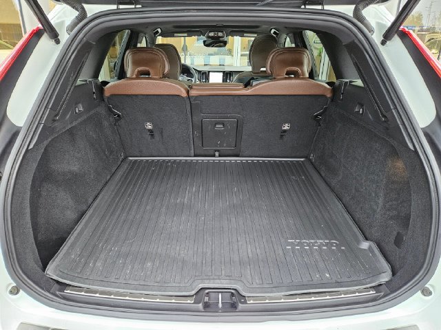 Used 2023 Volvo XC60 B5 Plus w/ Climate Package AWD/4WD image 11