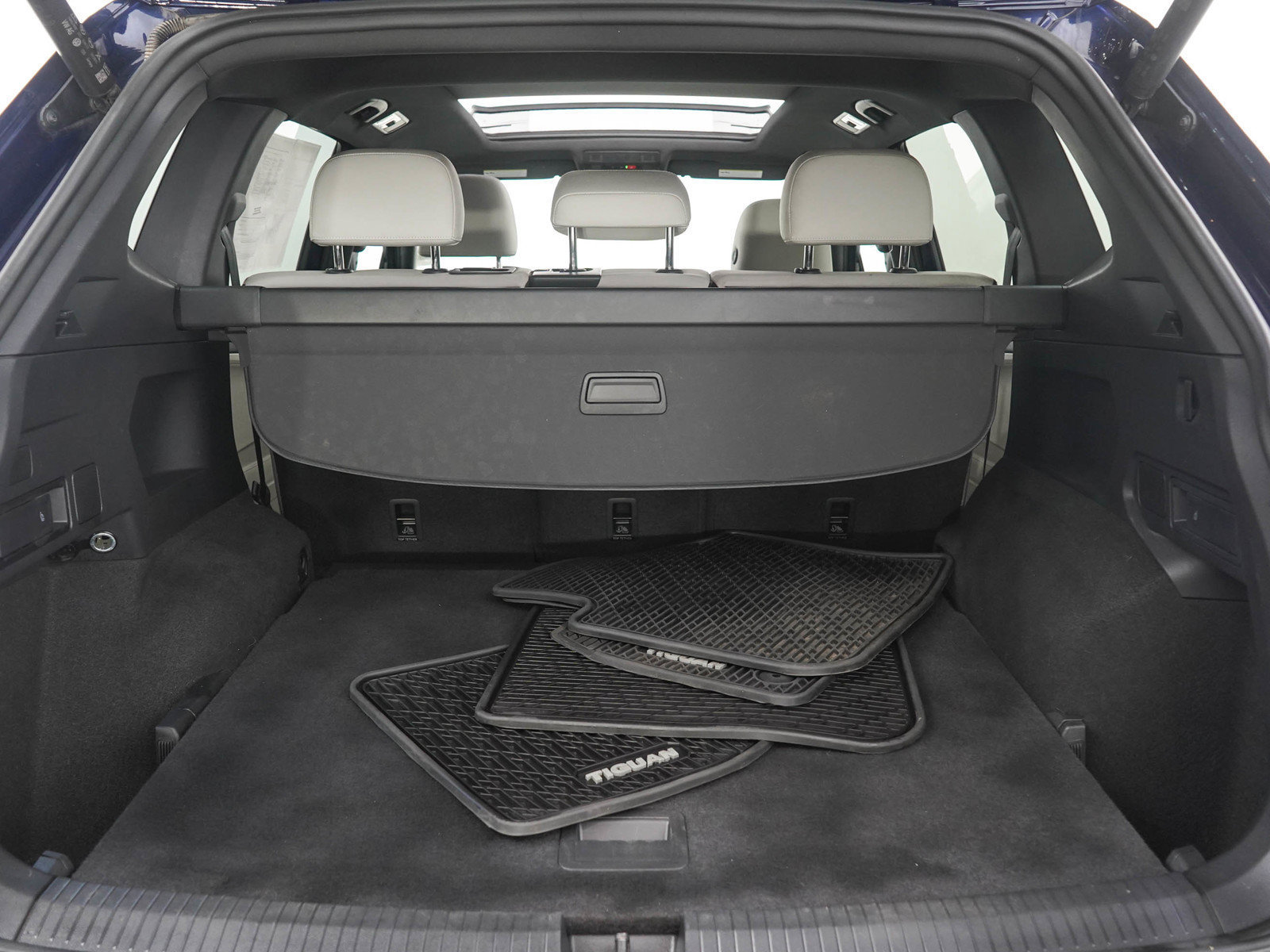 Used 2024 Volkswagen Tiguan SEL R-Line AWD/4WD image 9