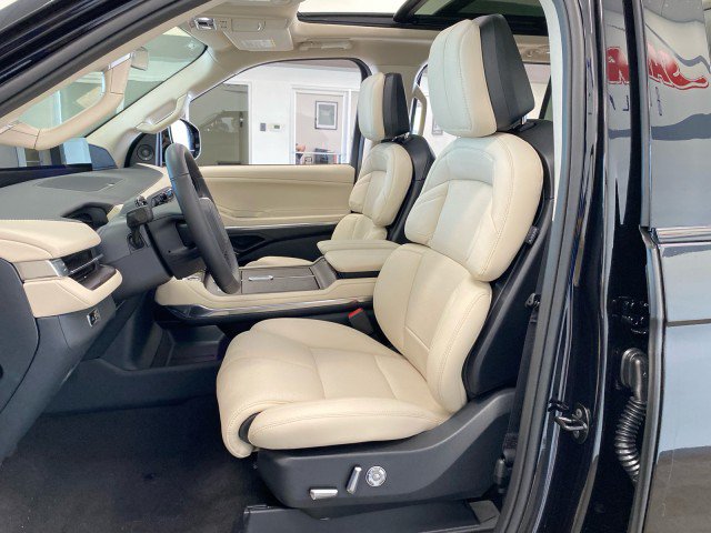 New 2027 Lincoln Navigator Reserve w/ Jet Appearance Package AWD/4WD image 19