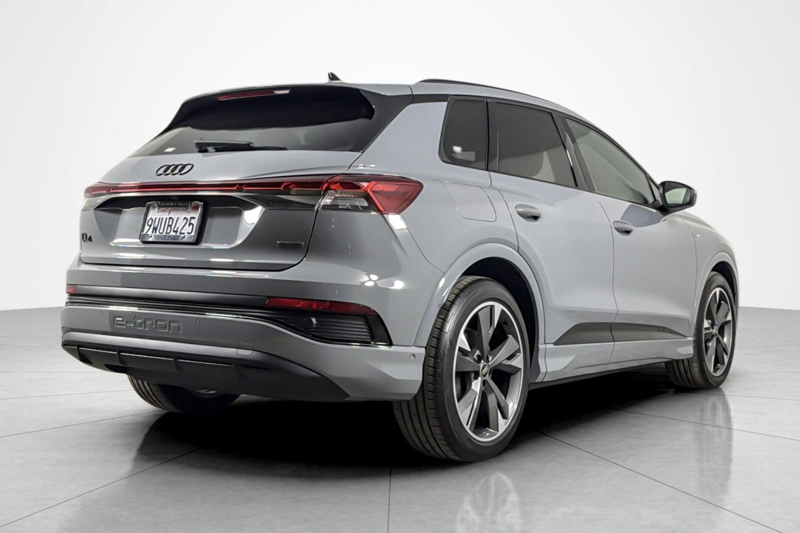 Used 2024 Audi Q4 e-tron Premium Plus w/ Premium Plus AWD/4WD image 5