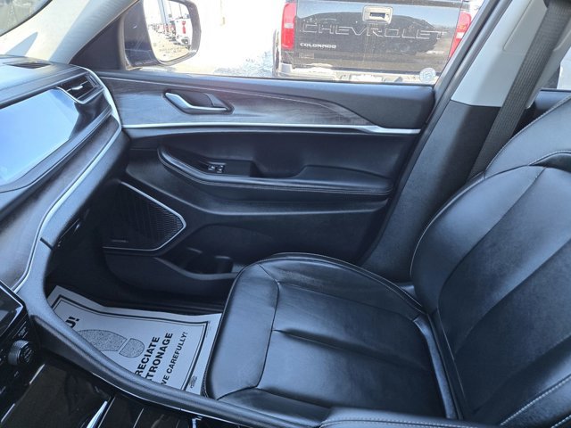 Used 2022 Jeep Grand Cherokee Limited 4xe image 17