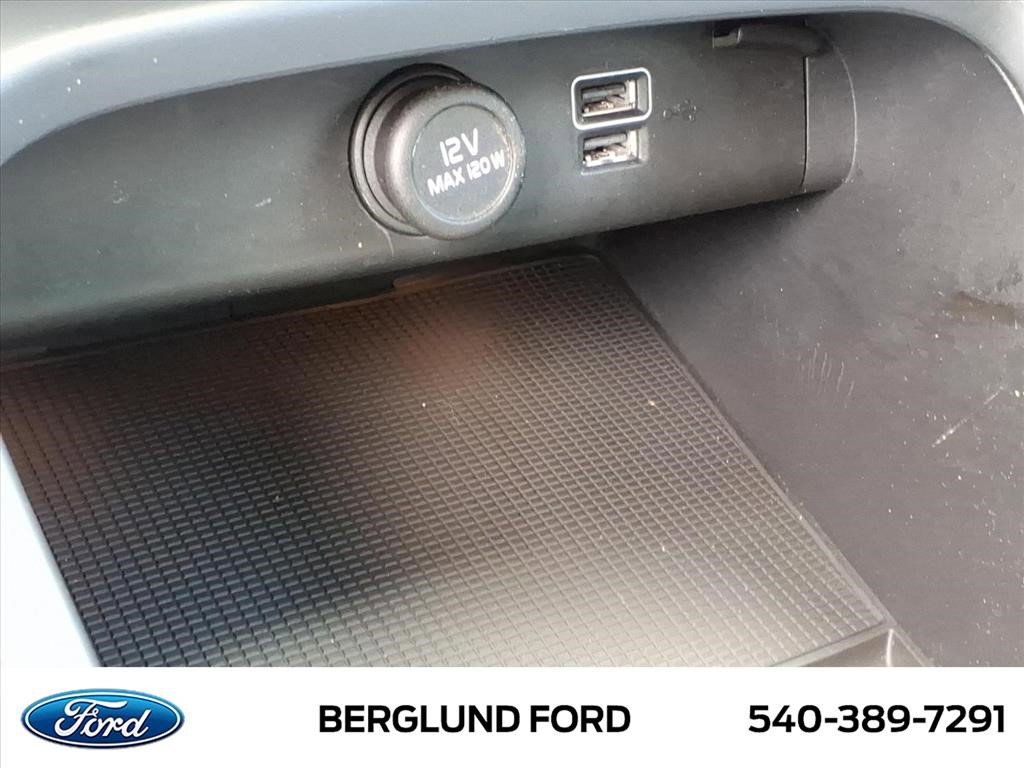 Used 2021 Volvo XC40 T5 R-Design w/ Climate Package image 27