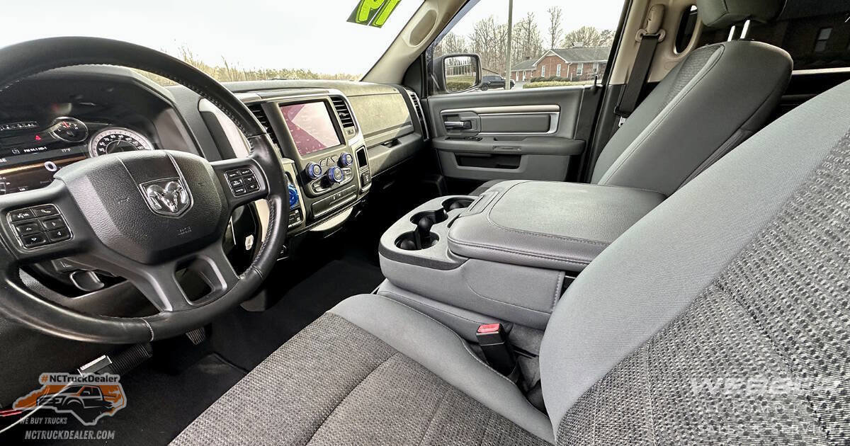 Used 2019 RAM 1500 Classic SLT w/ Luxury Group image 11