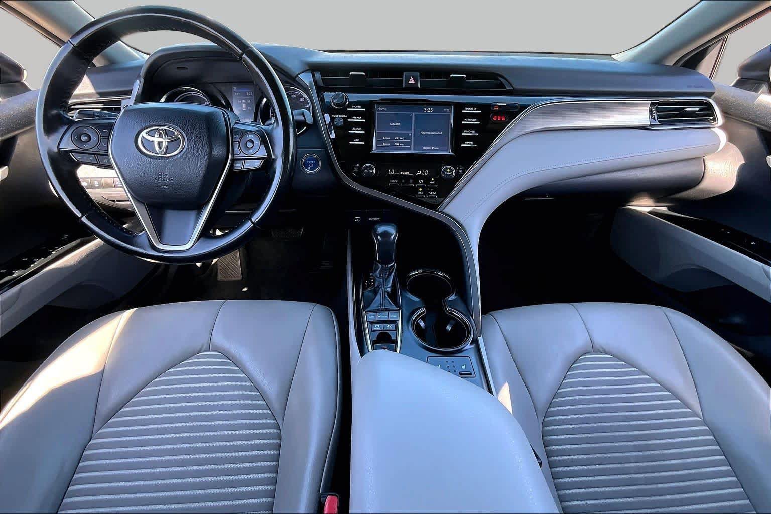 Used 2019 Toyota Camry SE FWD image 16