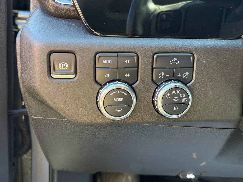 Used 2024 GMC Sierra 1500 Elevation w/ LPO, Elevation Black Package AWD/4WD image 19