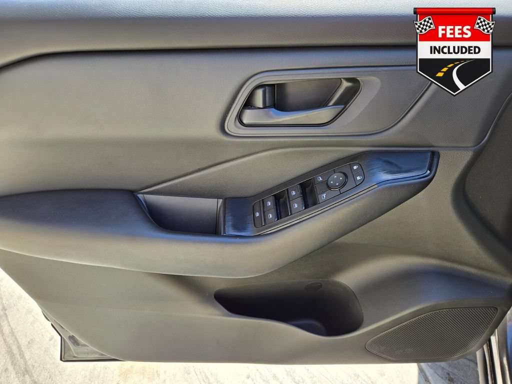 Used 2024 Nissan Rogue S AWD/4WD image 23