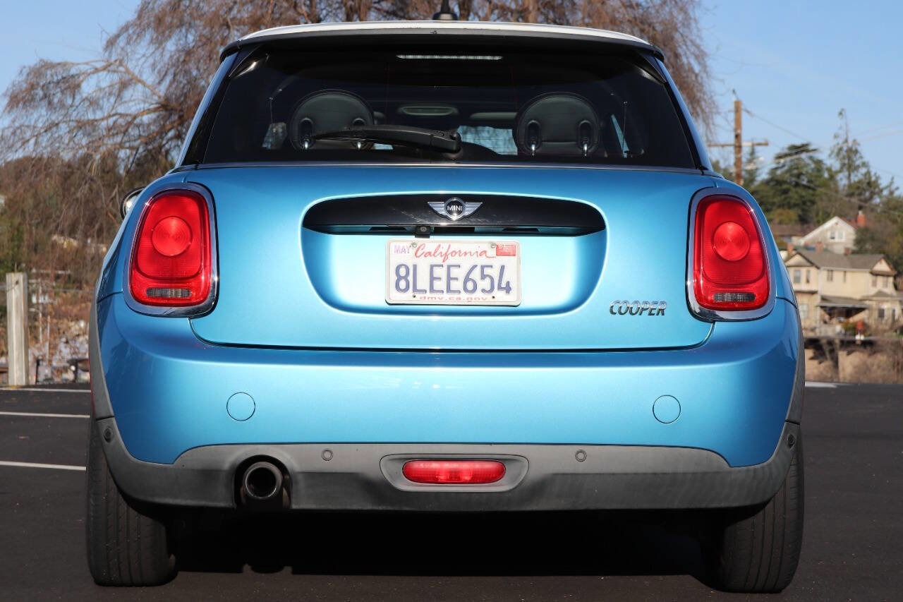 Used 2016 MINI Cooper 2-Door Hardtop image 8