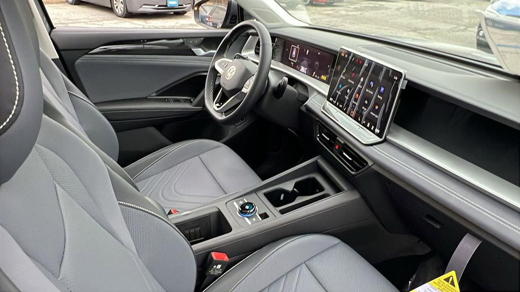 New 2026 Volkswagen Tiguan SE image 11