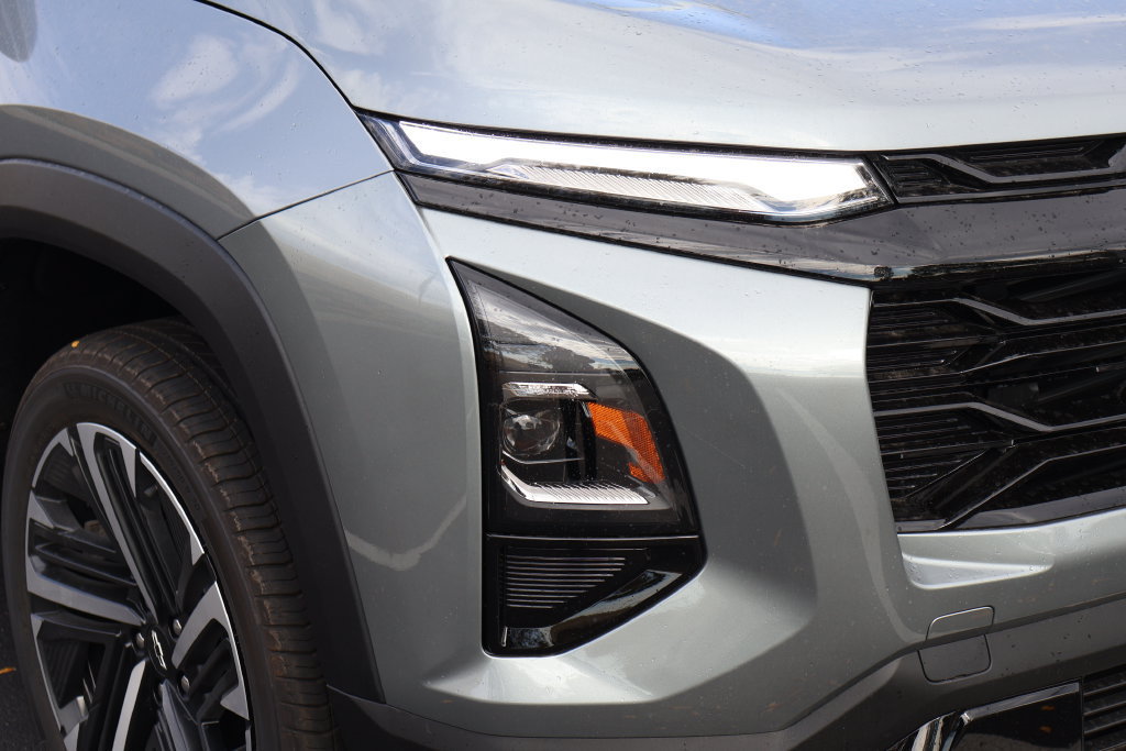 New 2027 Chevrolet Equinox RS AWD/4WD image 3