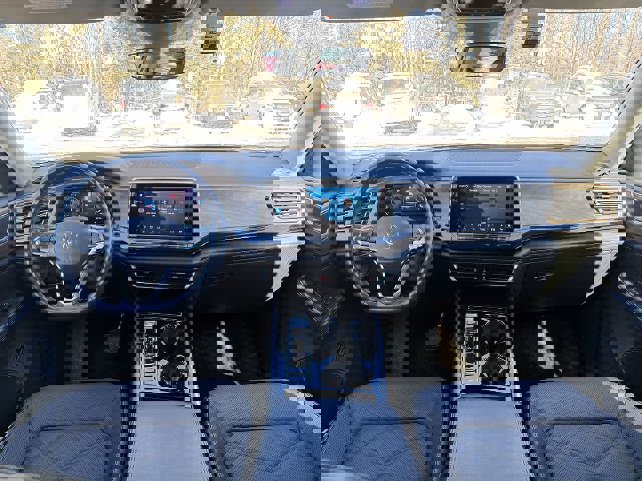 Used 2024 Volkswagen Atlas SE image 23