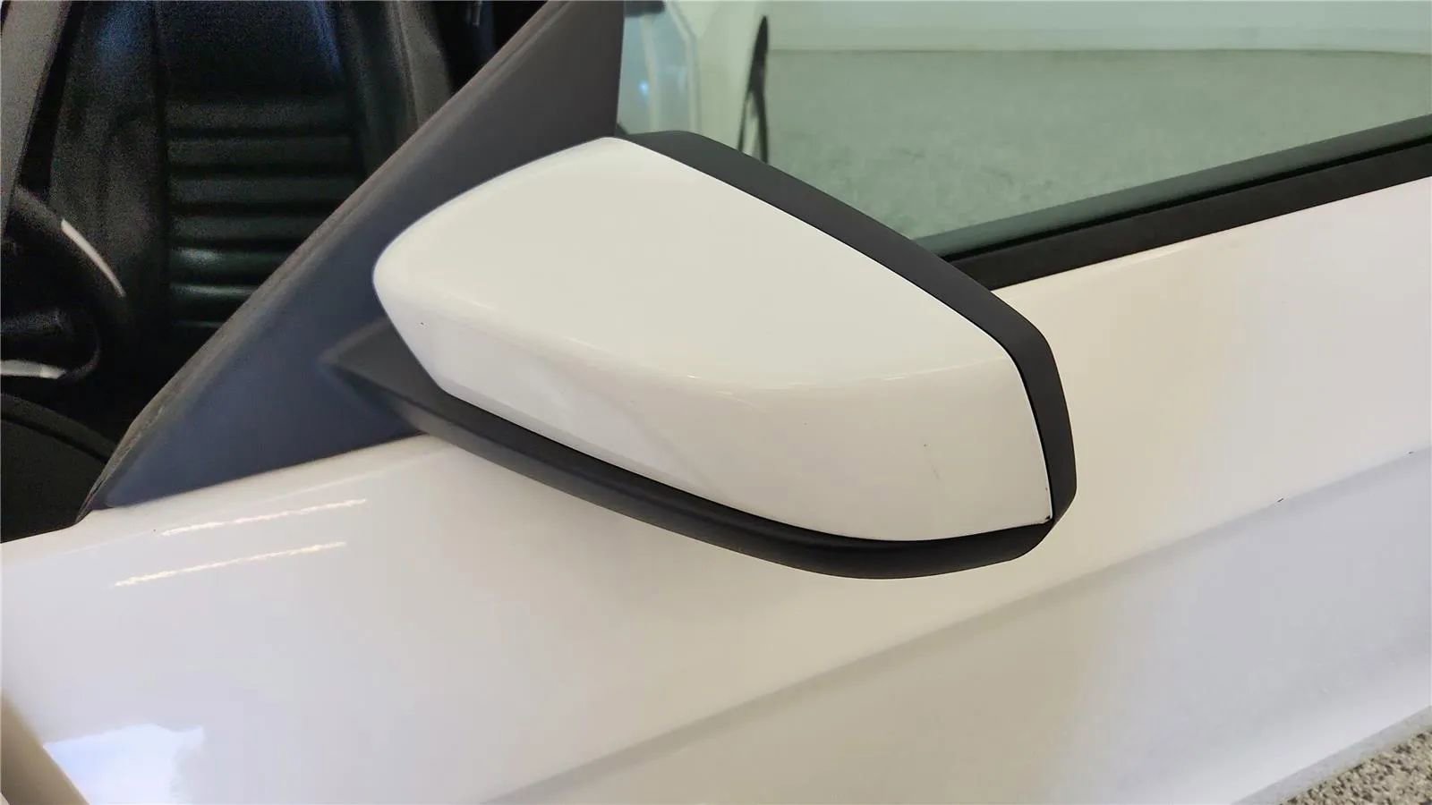 Used 2010 Ford Mustang Premium RWD image 18