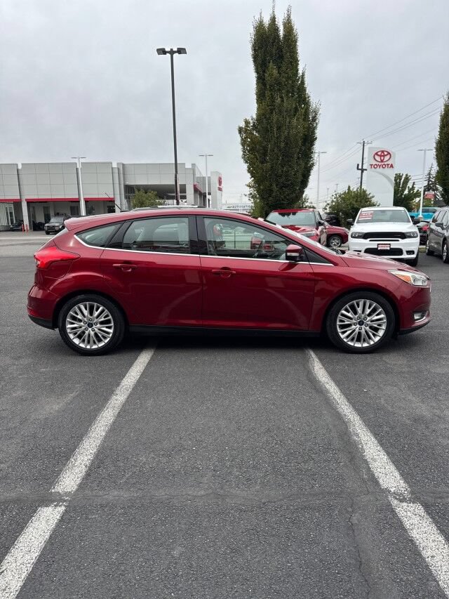 Used 2015 Ford Focus Titanium w/ Titanium Technology Package FWD image 4