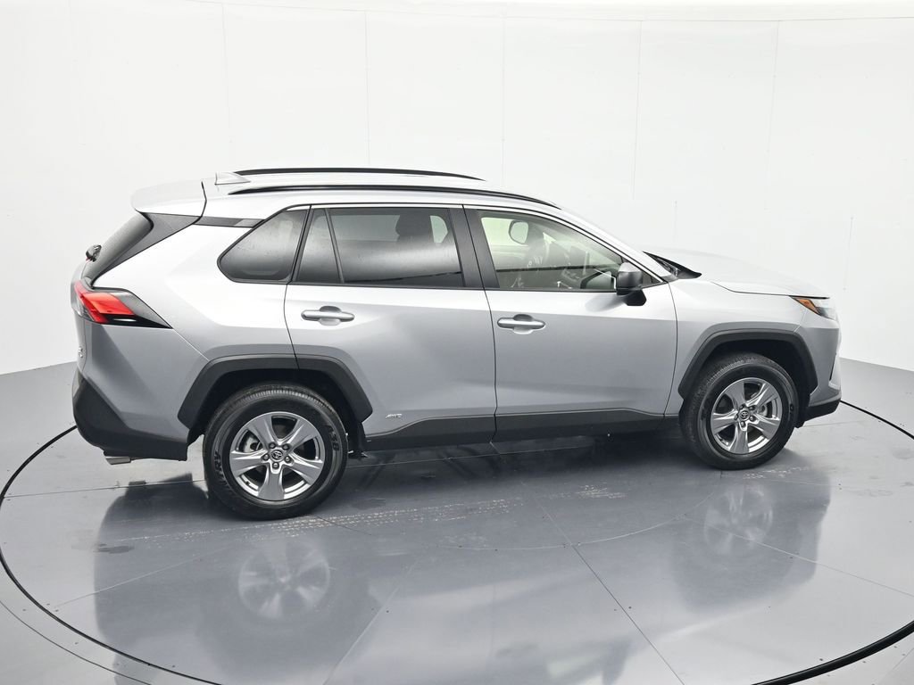 Used 2025 Toyota RAV4 LE AWD/4WD image 31