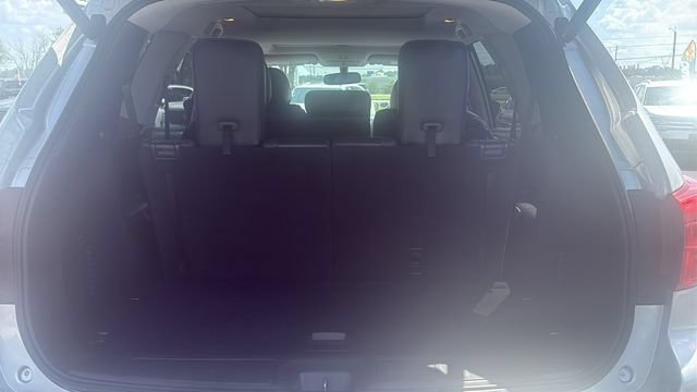 Used 2019 Nissan Pathfinder Platinum FWD image 11