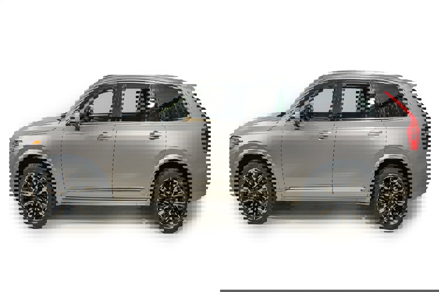 Used 2024 Volvo XC90 B5 Plus image 3