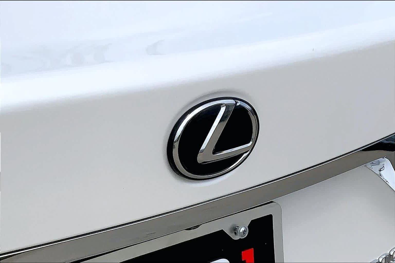 Used 2022 Lexus LS 500 w/ Interior Upgrade Package RWD image 29