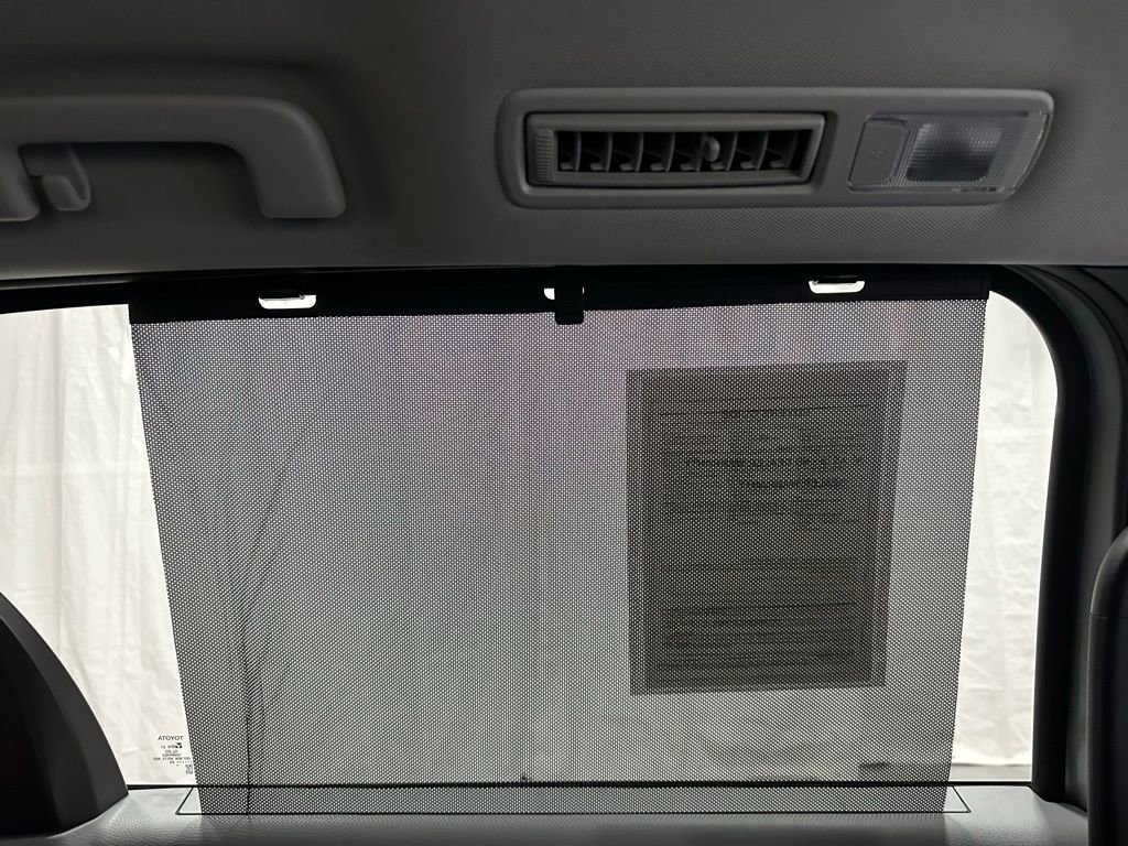 Used 2025 Toyota Sienna LE image 46