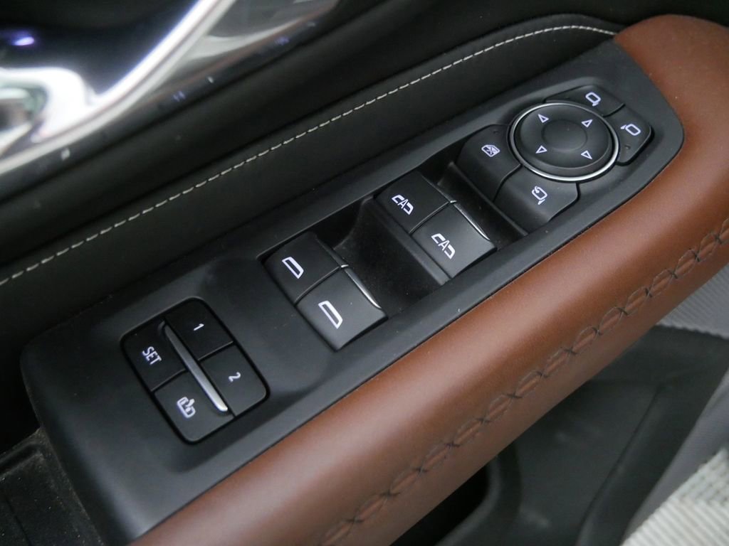 Used 2023 GMC Yukon XL Denali Ultimate AWD/4WD image 15