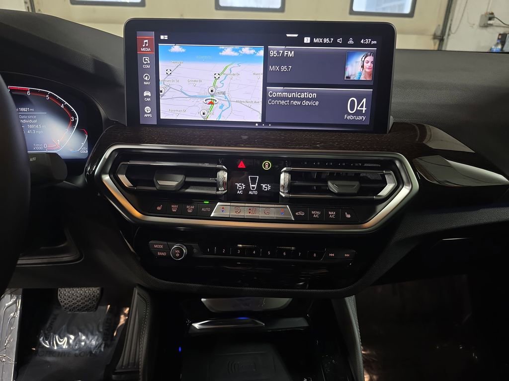 Used 2025 BMW X4 xDrive30i image 21